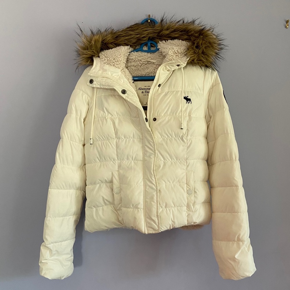 Abercrombie sherpa lined puffer in ivory or cream